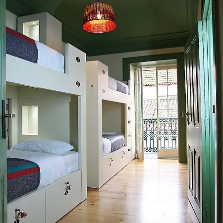 29 Madeira Hostel *