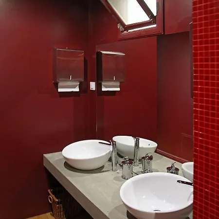 29 Madeira Albergue *