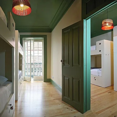 29 Madeira Albergue *