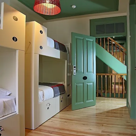 29 Madeira אכסניה *